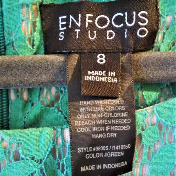 Enfocus Studio | Green Lace Midi Dress - Picture 5 of 6